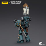 Warhammer Collectibles: 1/18 Scale Sons of Horus MKIV Tactical Squad Legionary with Legion Vexilla